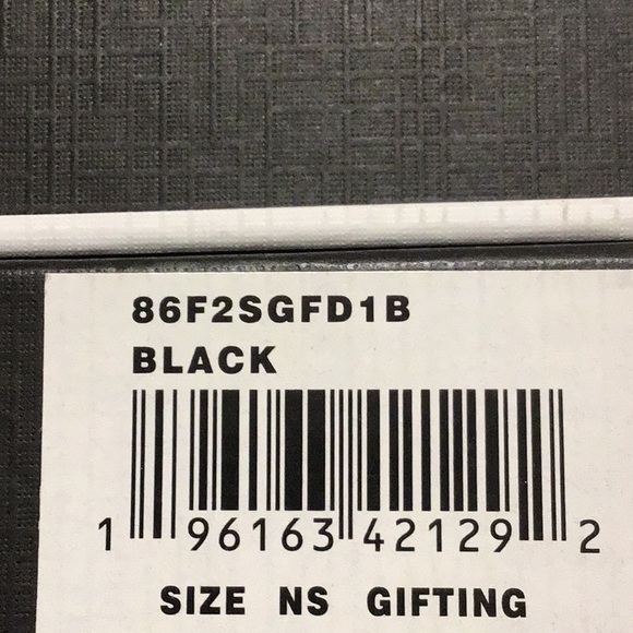 Michael Kors Signature Leather Card Holder and Key Ring Gift Set - Picture 5 of 5